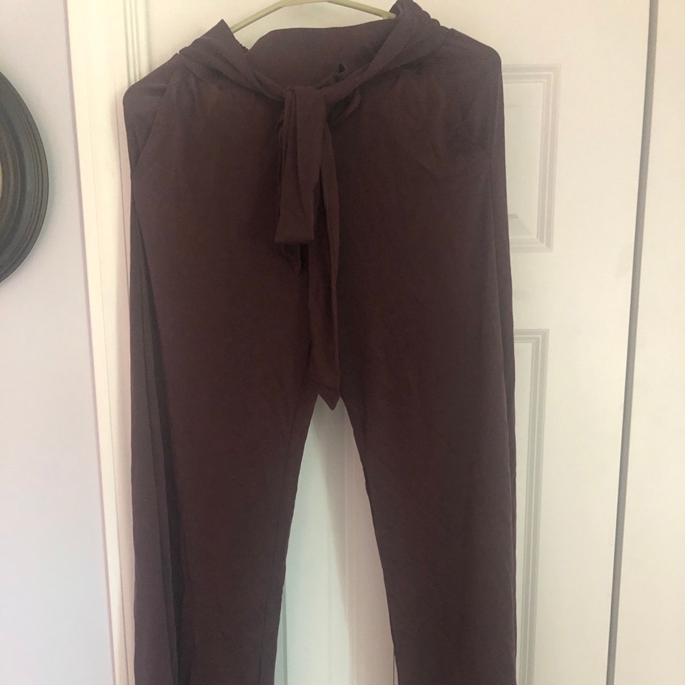Lounge pants in brown/maroon
